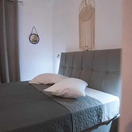 Διαμέρισμα Fermina Kaga Kythnosuites *